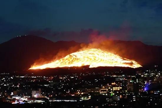 日本樱岛昭和火山喷发，给日本敲警钟了！
日本地缘狭小，东部是深不见底的大海沟，一