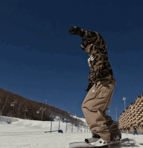 谢霆锋的滑雪技能看起来好厉害！

不懂滑雪这个项目，但是看到谢霆锋的滑雪技能不禁