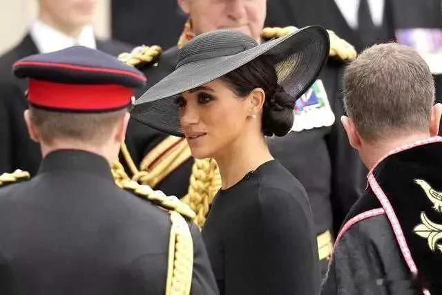 萨拉·费格森是安德鲁·阿尔伯特·克里斯琴的前妻，她的洒脱行为经常被媒体报道。最近