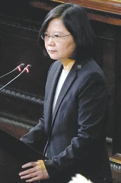 蔡英文“过境”窜访美国，在美方没有举行任何正式欢迎仪式的情况下，蔡一行自己在机场