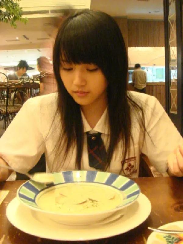 古早网络红人|陈小予
台湾人
07年在雅虎奇摩网络美女网友评选为第六名。
后面也