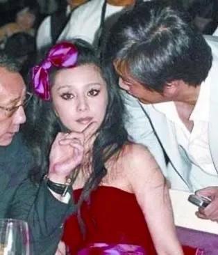 谁说科学家赚的比明星少？吴以岭，中国工程院院士，创建的以岭集团几百亿市值。 我们