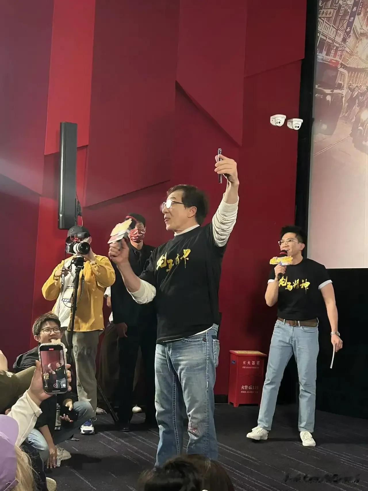  

3月31日，由成龙、刘浩存、郭麒麟、于荣光等人主演、吴京特别出演的《龙马精