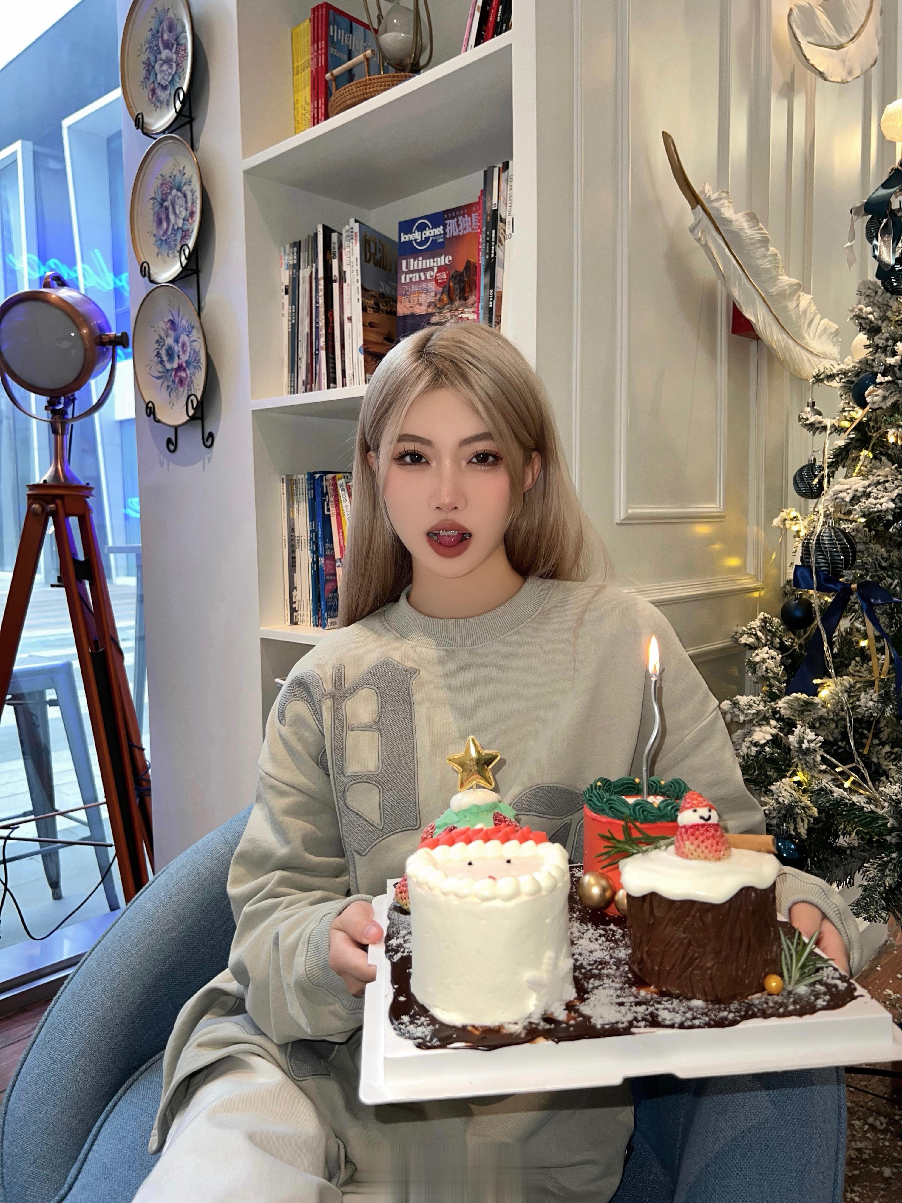 <p>🎄🎅🌟 ​​​</