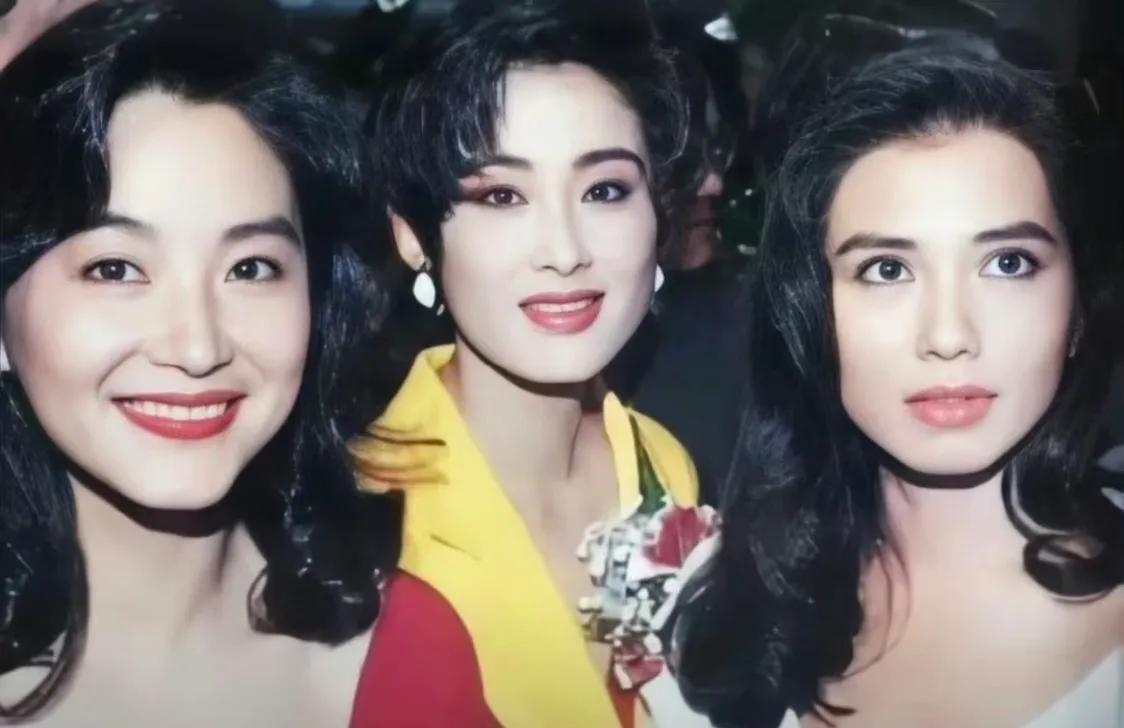 林青霞的美是优雅的美，张敏的美是英气的美，钟楚红是贵气的美，这三人站在一块合影，