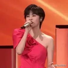 2023年的春晚，如果让我谈观后感，如果让我说实话，我只能以两个字概括。
哪两个