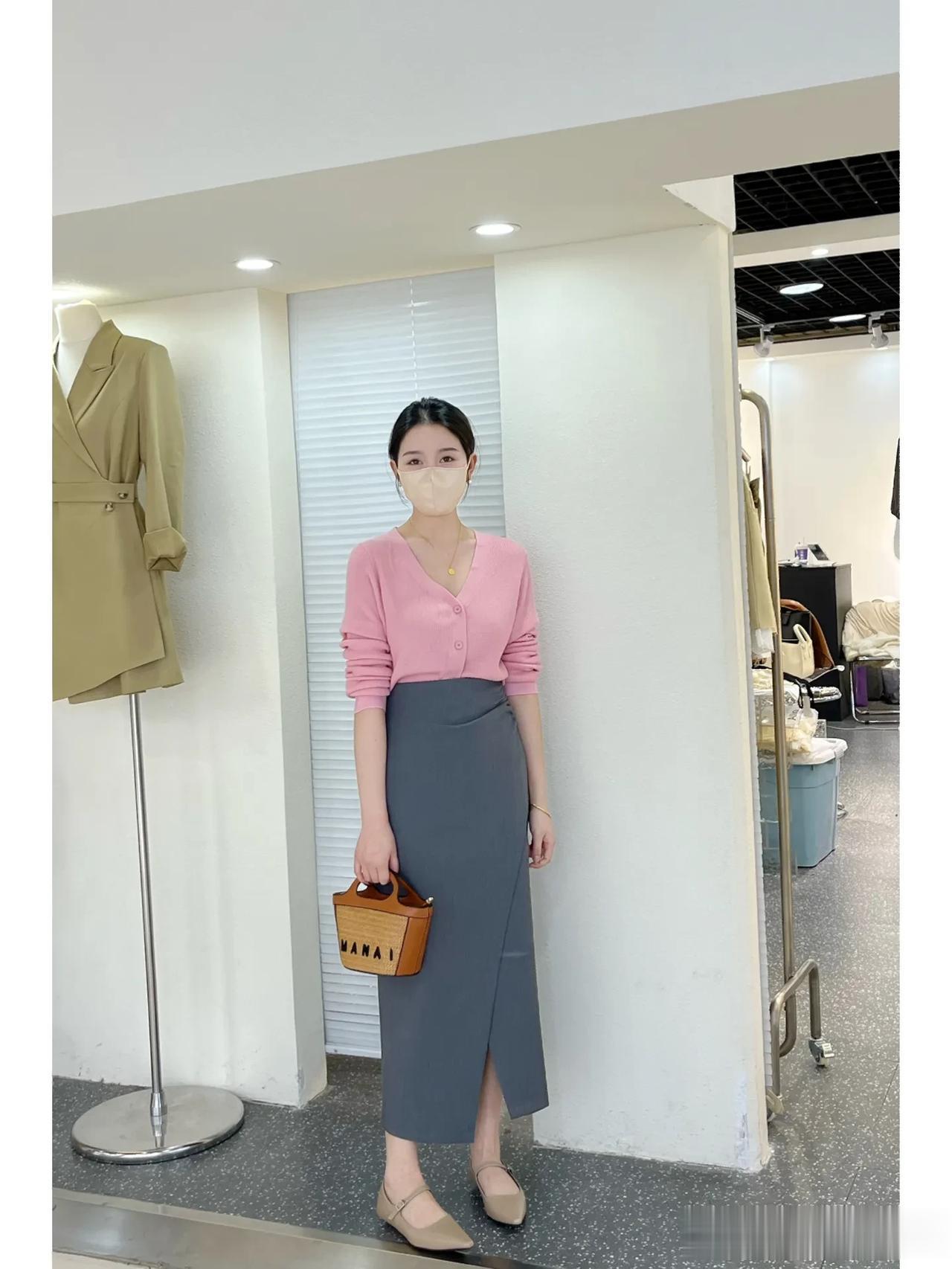 
159cm，86斤，春季穿搭合集，每套都长在我的审美上，❤️❤️❤️
  
黑