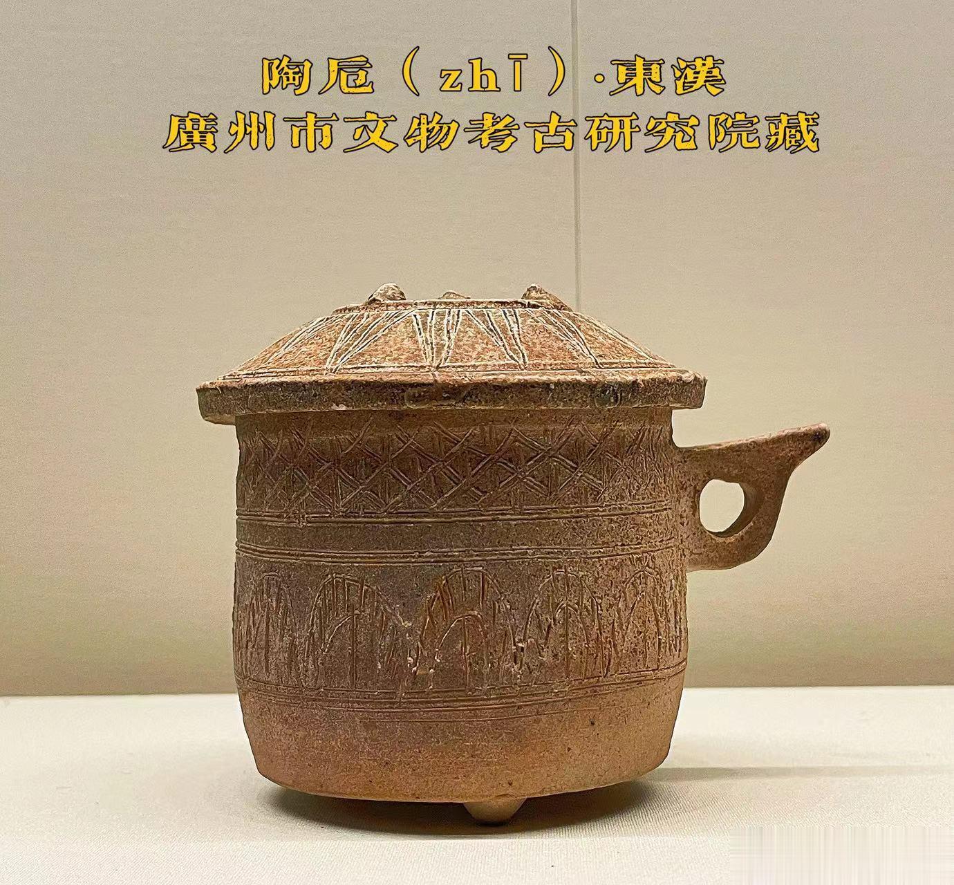  举起手中的酒杯，让我们以笑面