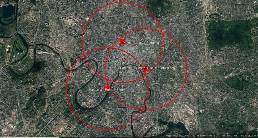 【莫斯科继续在建筑物楼顶加装防空武器】

从几天前开始，在莫斯科政府建筑屋顶，俄