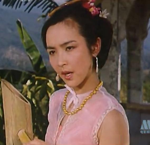 这个女演员出演了央视版的《红楼梦》和《西游记》，不过《红楼梦》中的角色被人诟病，