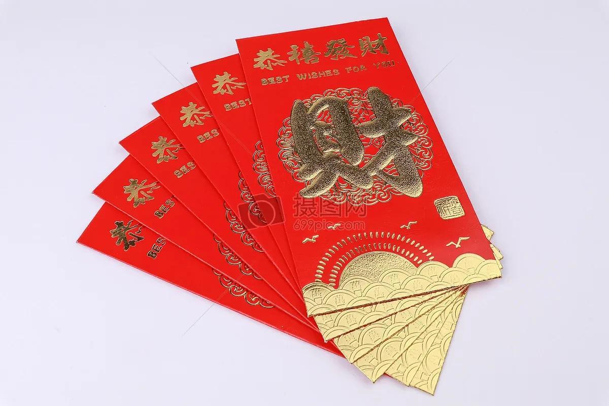 明天就是除夕了，在这里提前恭祝大家新年快乐，阖家幸福。
过年了真好，孩子们盼望的