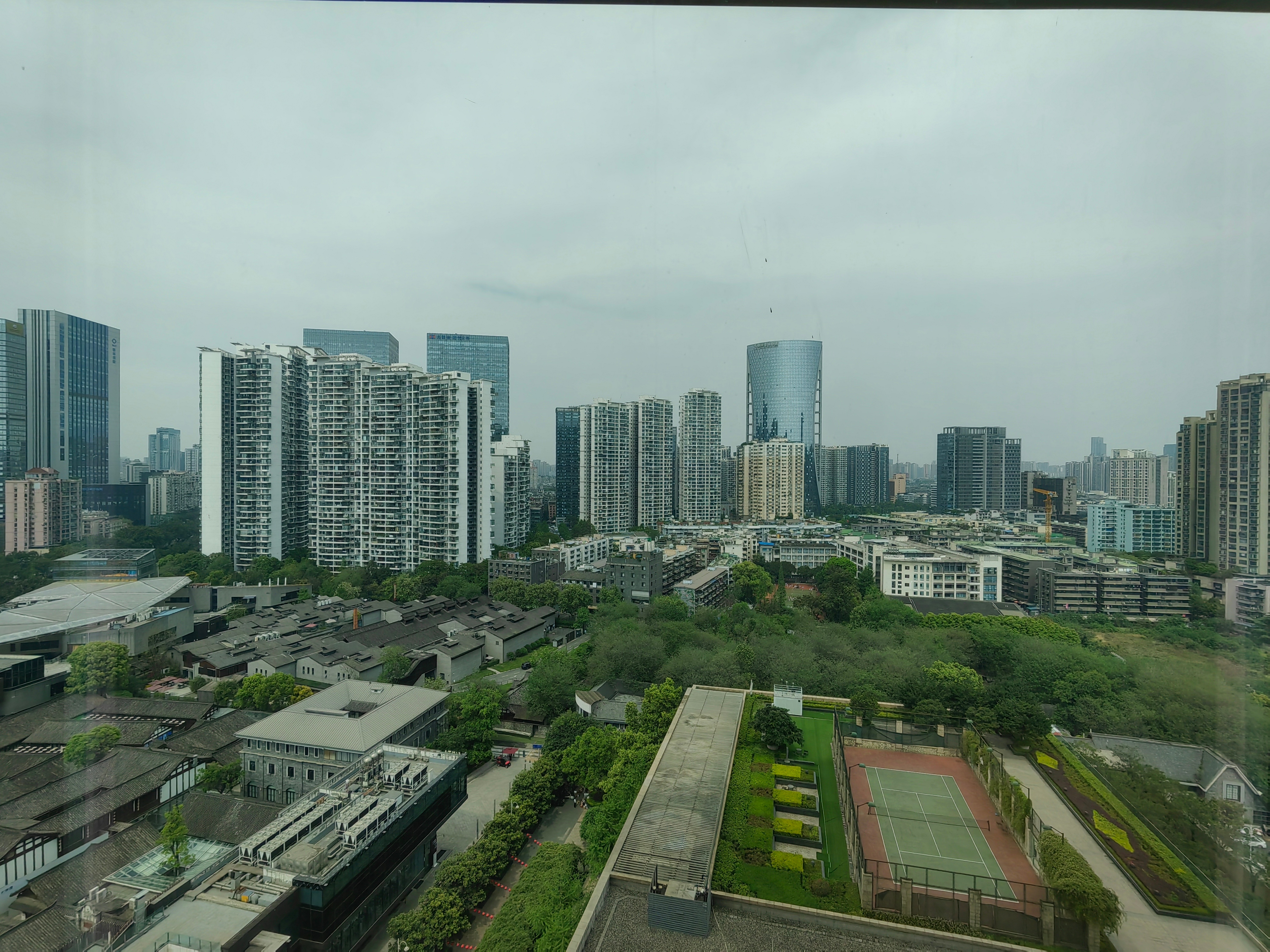 感觉每次来成都都这天气，阴阴的  ​​​