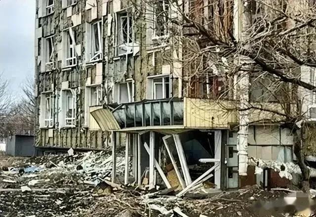 “全市没有一座完好的建筑！”顿涅茨克地区的阿夫杰耶夫卡市军事行政当局负责人维塔利