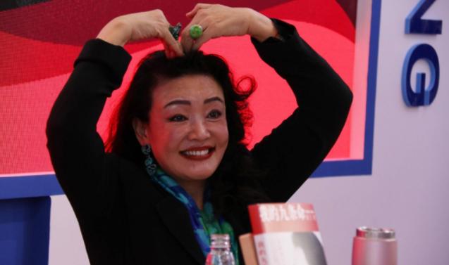 最近，汪小菲和大 S关于孩子抚养权官司即将迎来二审，张兰在直播过程中对大S的态度