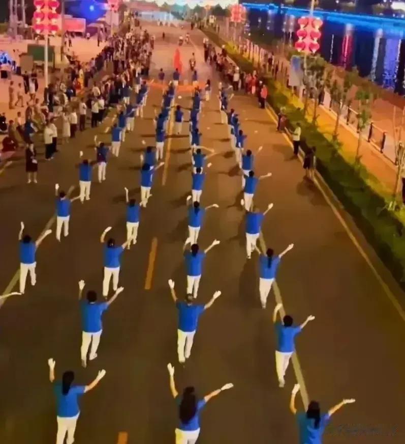 暴走团让人深恶痛绝，但是大家不知道的是，暴走团大部分在北方地区，南方却很少。

