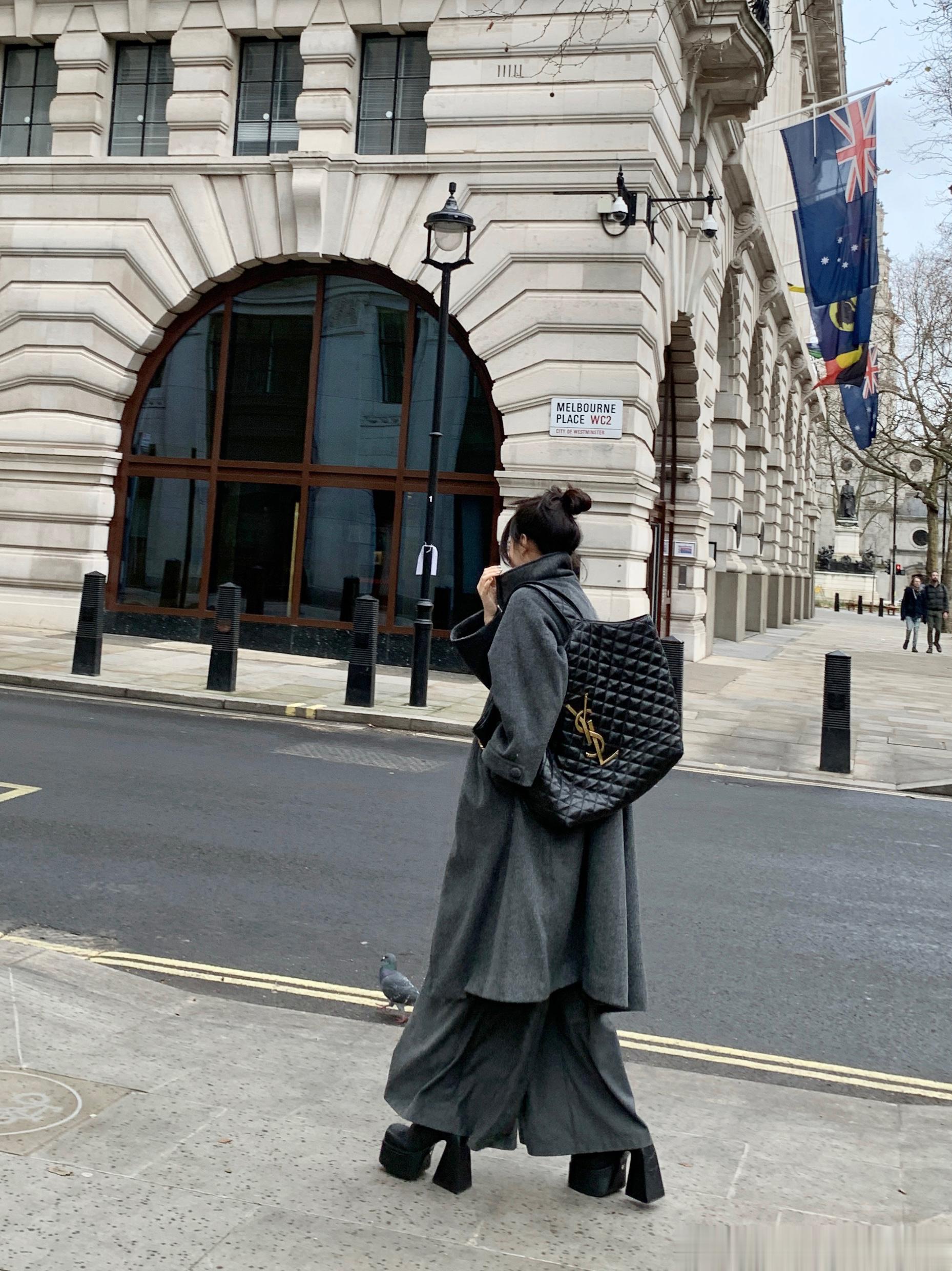 <p>追懒鸽子 ​​​</p>