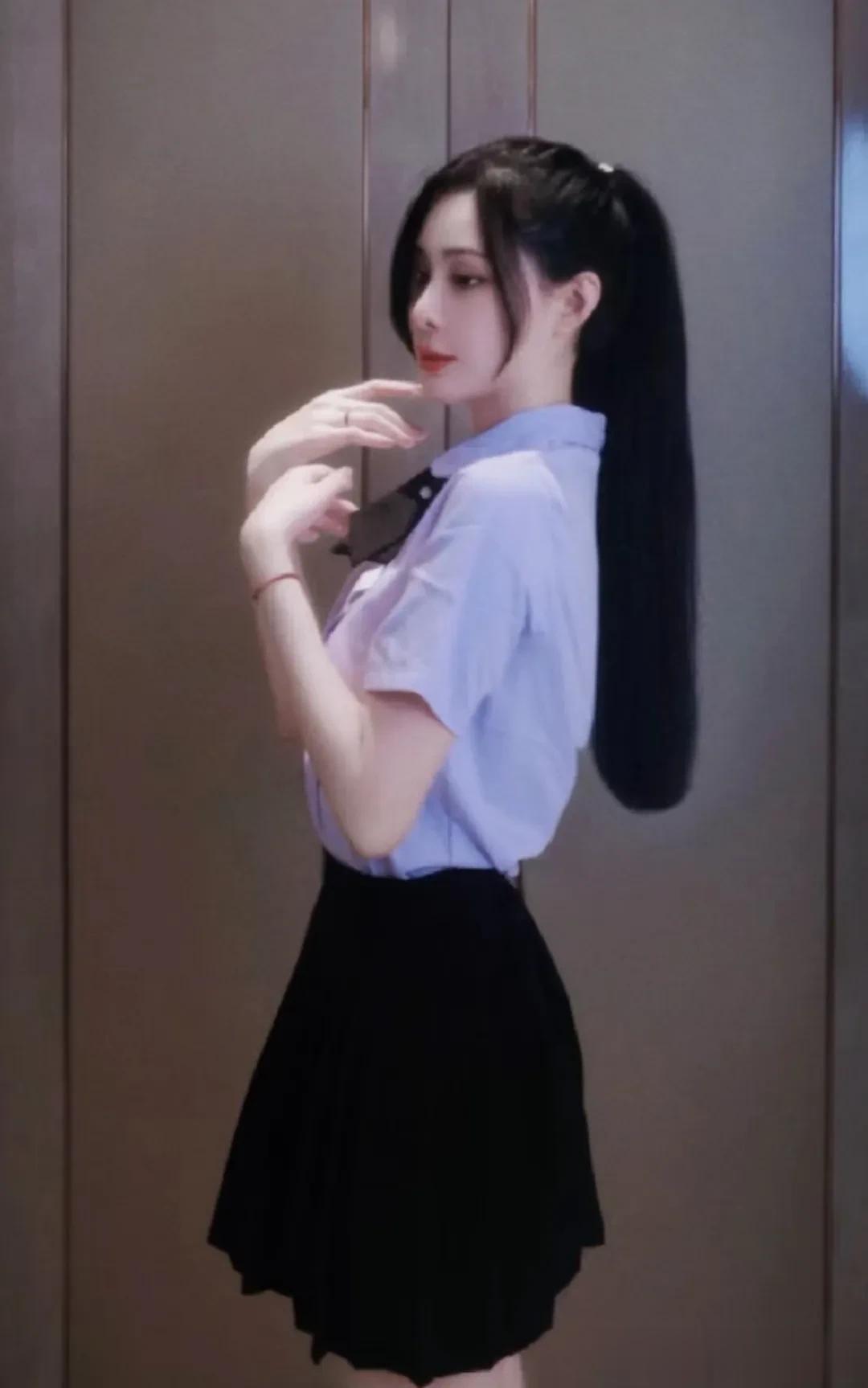 张颖颖自从和汪小菲分手后，发现她越活越年轻了。今日，张颖颖分享了靓照 ，照片中她