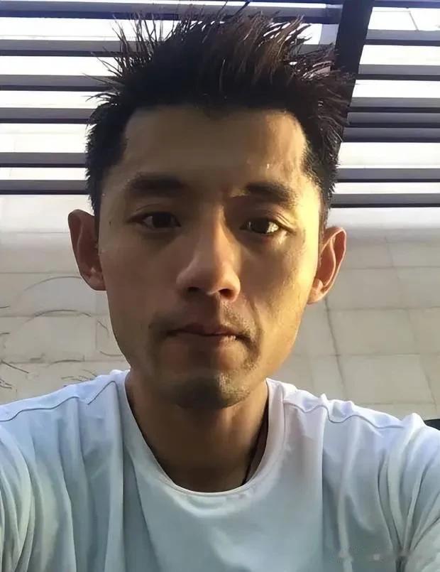 连日来，张继科始终选择回避网络上铺天盖地的舆论质疑。据媒体最新报道，记者致电张继