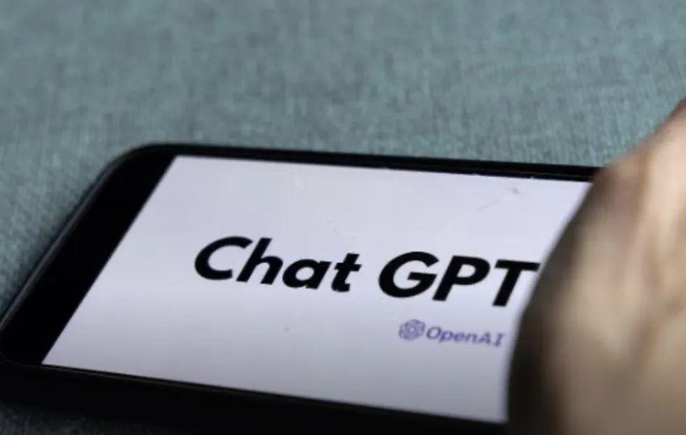 【ChatGPT将会取代律师？不可能的】
如果大家把律师理解成照本宣科背法条，找