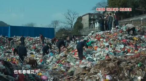 《他是谁》剧组真的很用心了！
电视剧《他是谁》正在热播，这次还是由张译饰演，大家