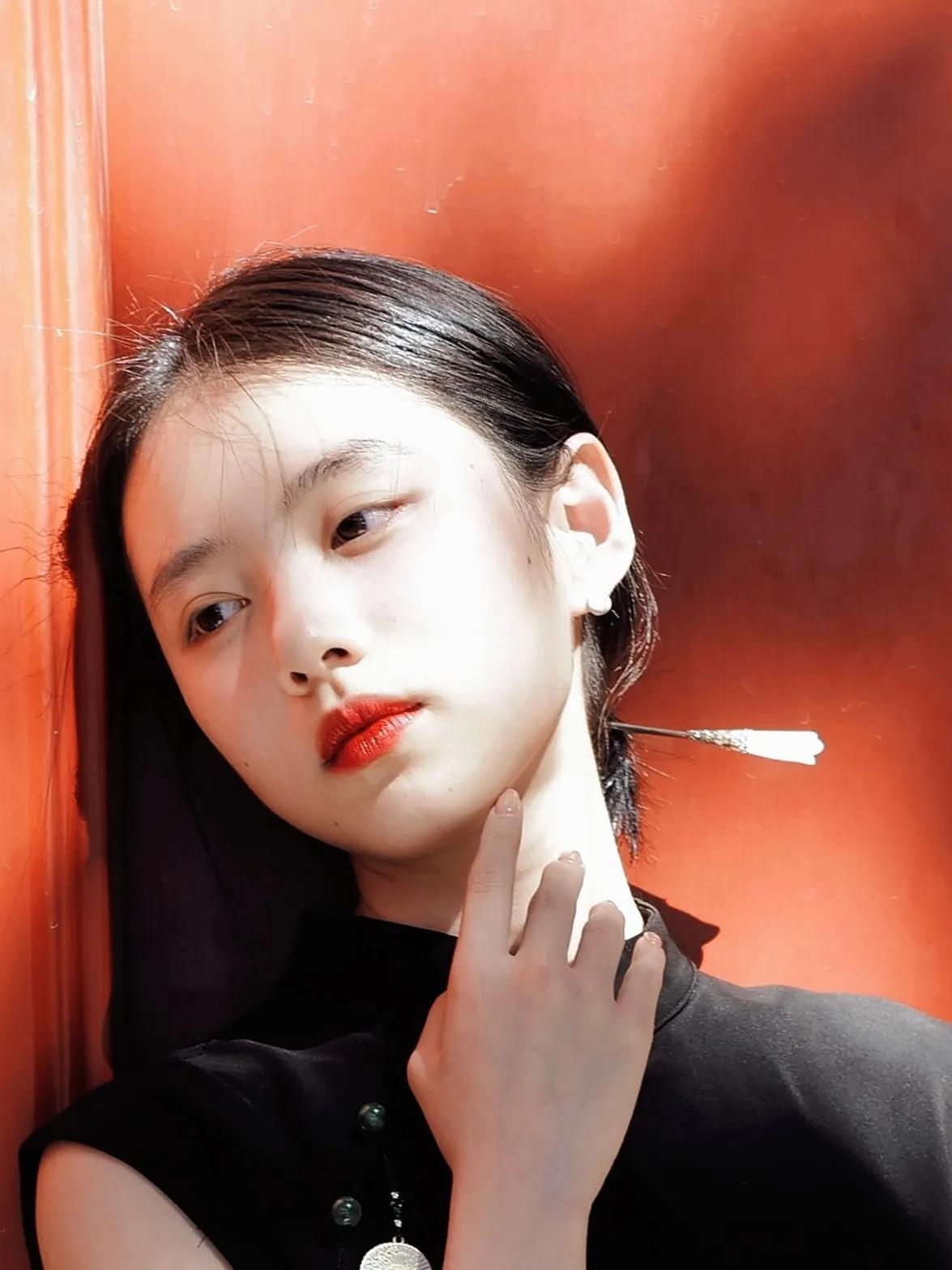 纯美圆脸女孩