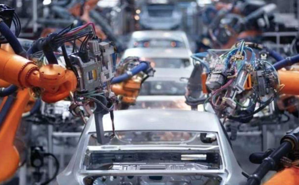 我国超过美国，汽车保有量世界第一！短短几十年里，通过经济迅猛发展，汽车从上世纪的