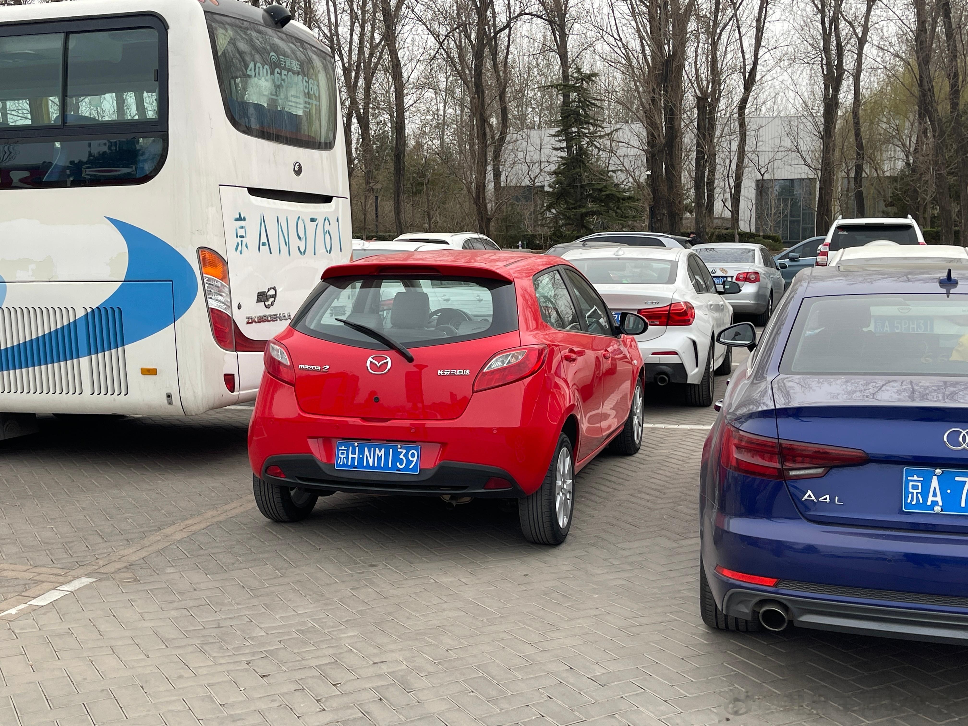 小车就是爽啊 随便停车～ ​​​