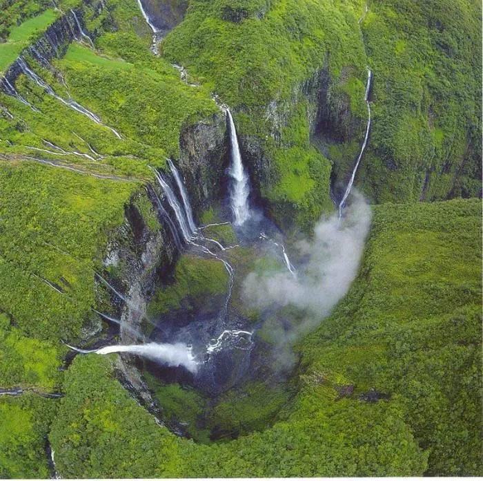 一年的降水量，相当于北京42年的降水量总和！原来龙王不住东海！年降雨量超过2万毫