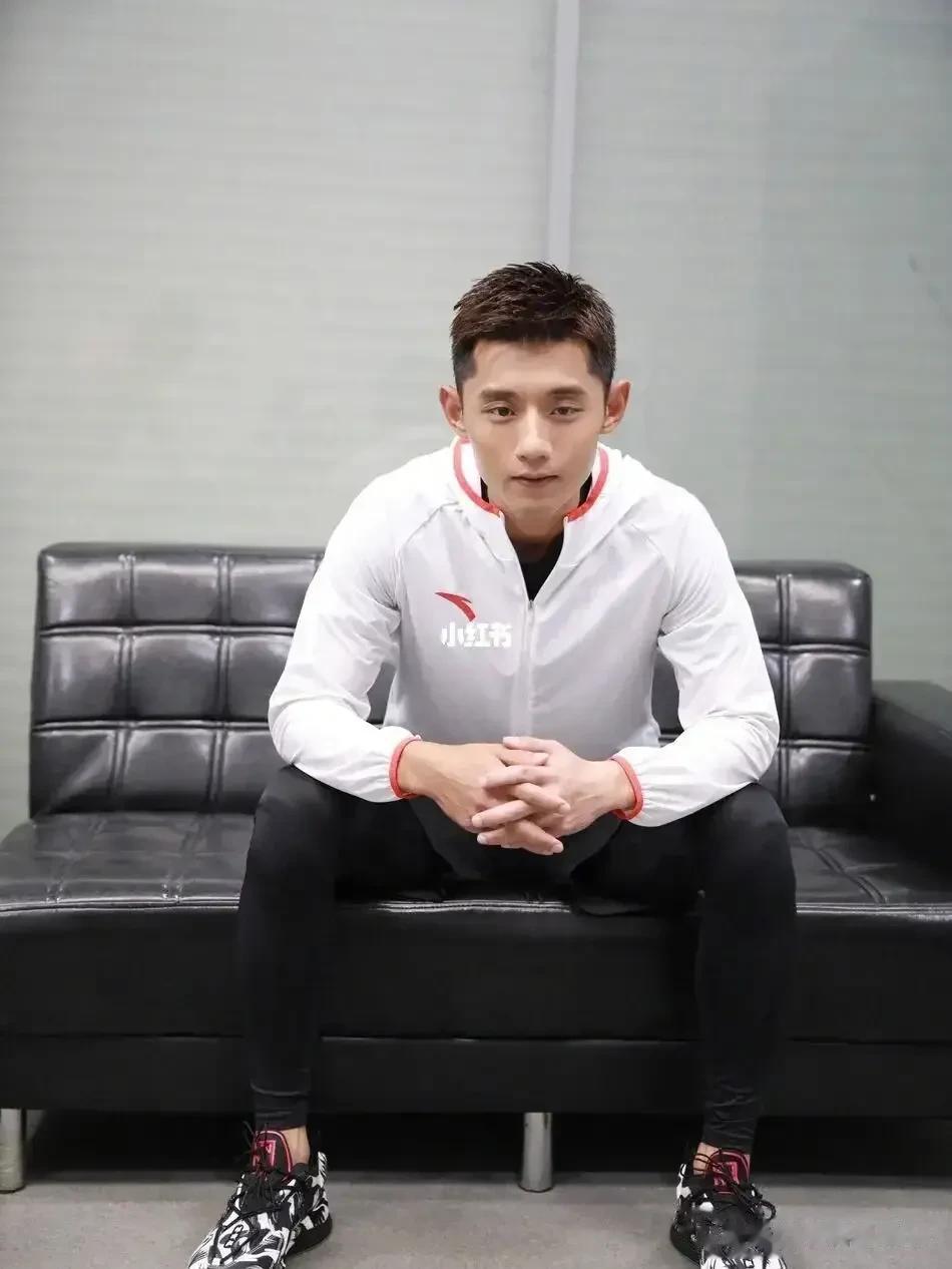 张继科这次是真的凉了。记者李维傲之前爆出他的绯闻，让他在热搜上起不来。现在他已经