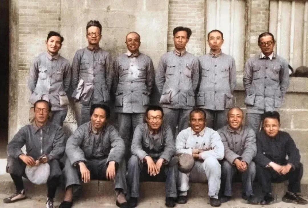 
何为艰苦创业？

1956年11月15日，毛主席在党的八届二中全会上讲了两个意