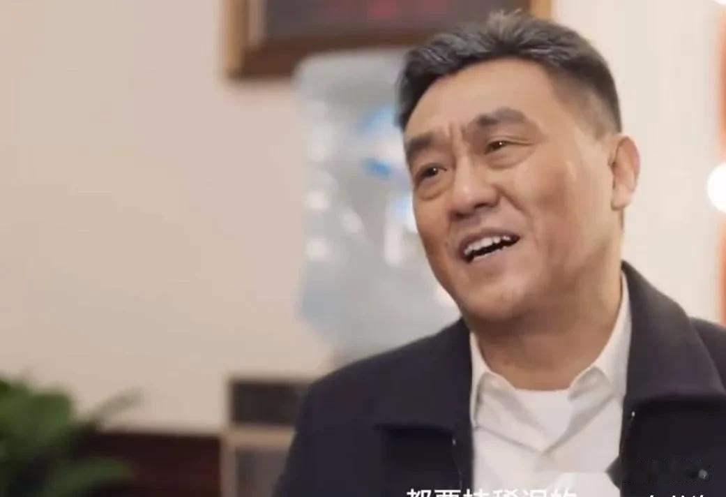 明星在风华正茂的时候受到大家的追捧！然而，当他犯错时，曾经向他吹捧的一切都会改变