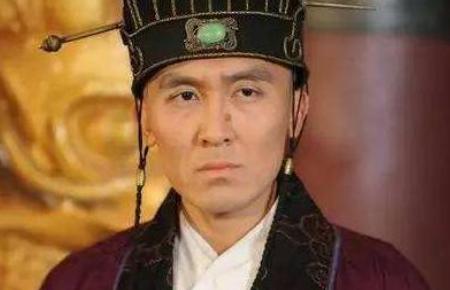 后唐时期的一个宦官，叫做张居翰。他改了一个字就救了上千人的性命。
因后唐庄宗宠信
