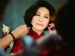 那天，蔡琴把自己老公和彭铠立堵在了自家的床上，她才知道他们俩约定的“精神恋爱”，