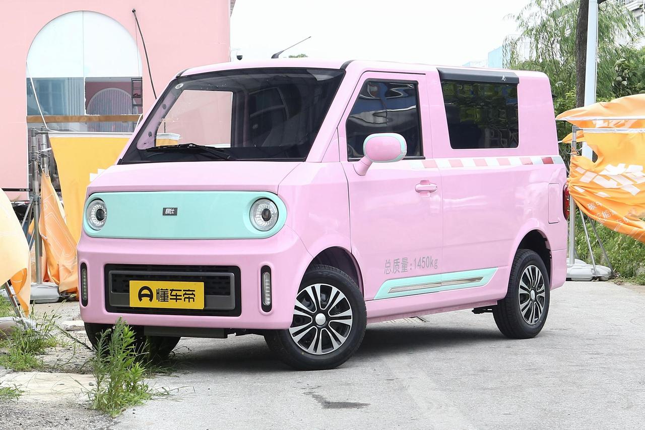 最便宜的新能源厢式货车   售价2.98万起  前排还可以坐两个人

近日，为了
