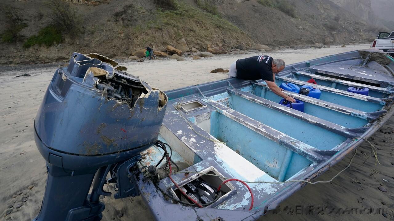 美国圣地亚哥两偷渡渔船倾覆，至少8人遇难
美国救援官员周日表示，帮助移民偷渡的两