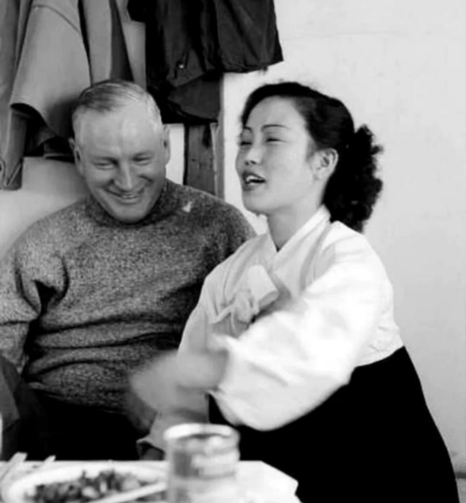 #历史那些事[超话]#1956年的韩国。上世纪，朝鲜战争停火后，韩国浦项成为美国