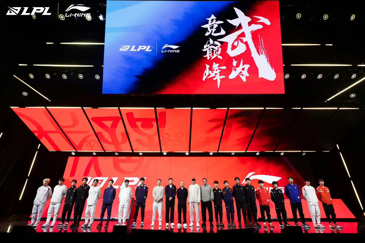 今天这五件事大家可以关注一下！
1、根据网友爆料火狐（风哥）将在此重返LPL；
