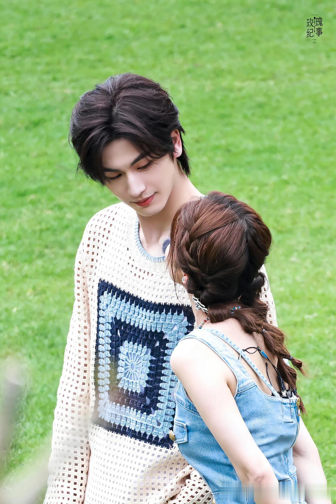 这就是传说中的公费恋爱嘛，太甜了吧，这俩人放在整个cp界那都是相当炸裂的存在！光