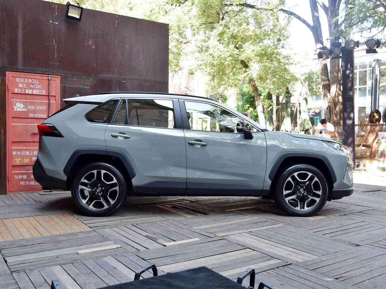 丰田RAV4和本田CRV到底怎么选?
当下国内SUV市场可谓是百花齐放，就以关注