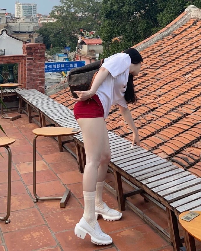 屋顶上的风景站的高才能看的远 
