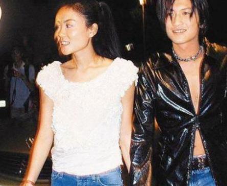  ：

2000年6月，王菲与谢霆锋恋情公开，上演世纪牵手。
2002年3月28