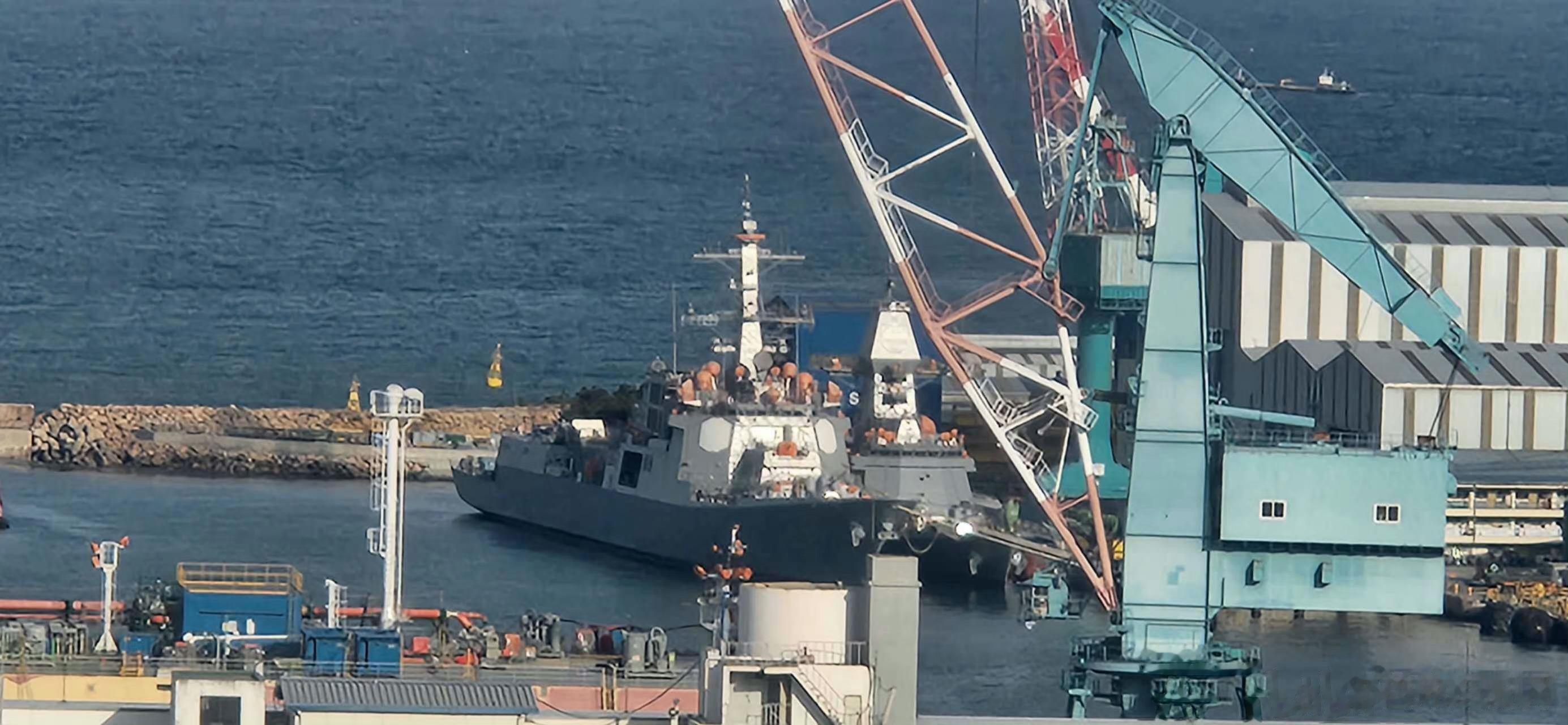 韩国海军新型FFX-III型护卫舰首舰以及KDX-III Batch-II型二号