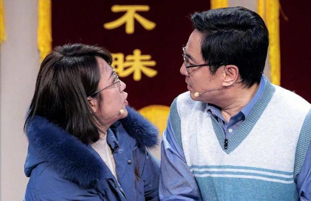 2023年春晚，沈腾和马丽第七次合作的小品《坑》，不负众望，很快就火了，当他们表