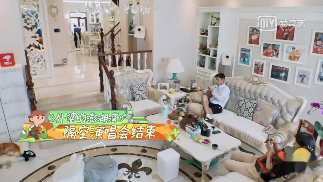 张继科的豪宅，豪车，豪表爆光，网友：“真壕气啊”。
张继科早就在青岛买下了千万豪