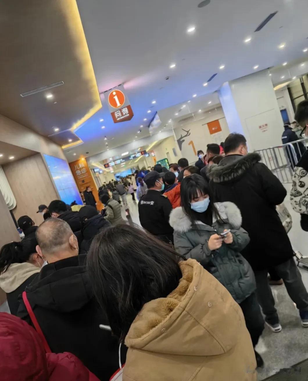 太离谱了！一个甲流花了我上千元还没好！
上周我老公得了一场感冒，就因为不停的流鼻