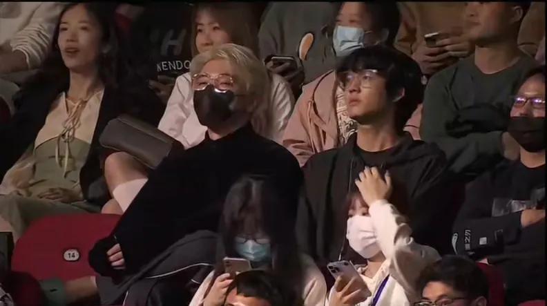 石头人的R不放比放好，主打一个威慑力，压榨对面ADC的输出空间，恭喜LNG扳回一