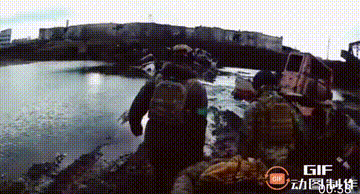 兵分贵贱，将分好赖。乌克兰“壮丁兵”正在运送乌精锐部队伤员撤出巴赫穆特！