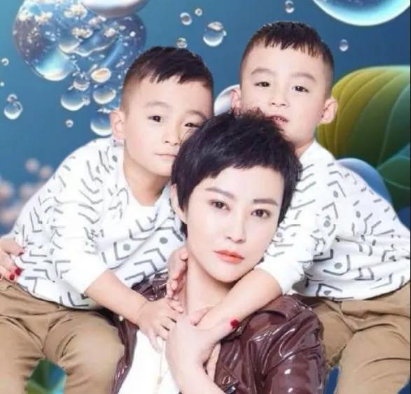  一个人把孩子养大不容易，前夫刘烨[兔年大吉]前前夫李光洁[兔年大吉]2007年