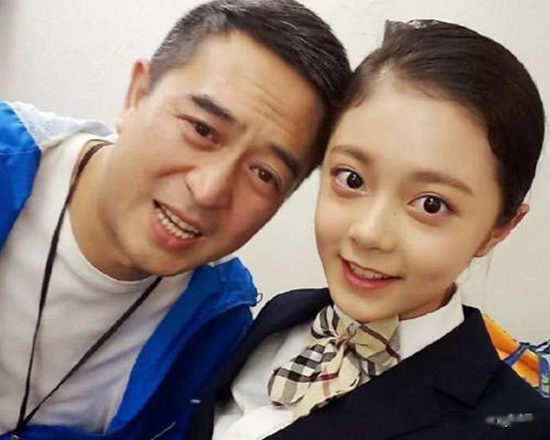 同样是张嘉译的“女儿”，前3个越来越火，唯独她被彻底遗忘！
Hello，观众老爷