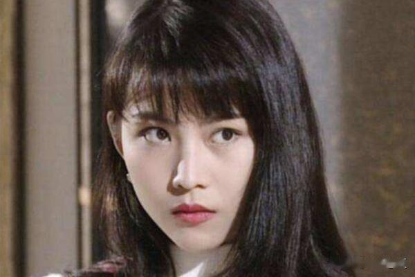 同样是19岁，蔡少芬清纯，杨幂灵动，却输给了美若天仙的她！
很感谢大家在百忙之中